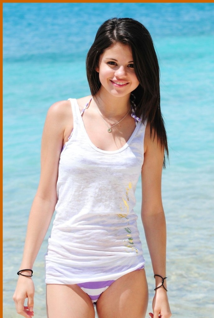 Selena-Gomez bikini