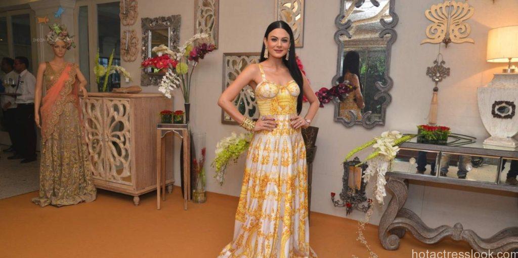 Aanchal Kumar poses for the media at Shane & Falguni Peacock Preview for Bridal Asia Show