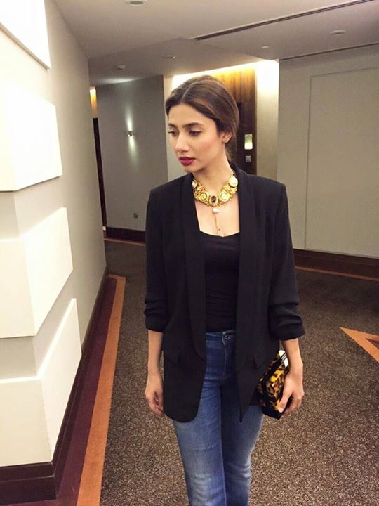 Mahira Khan hot in jeans