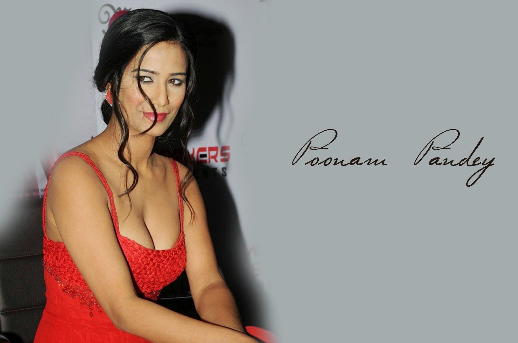 Poonam Pandey hot topless image