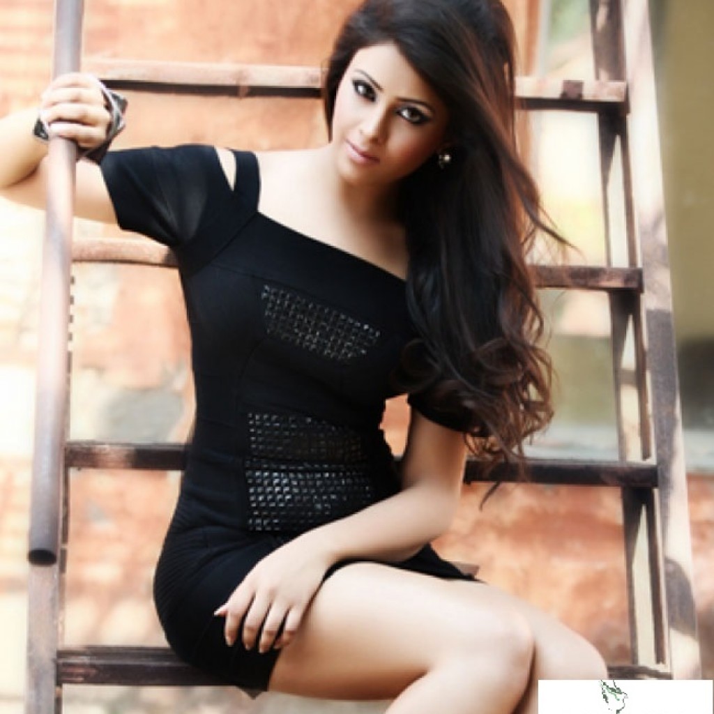 Shobhita Rana hot in black dress