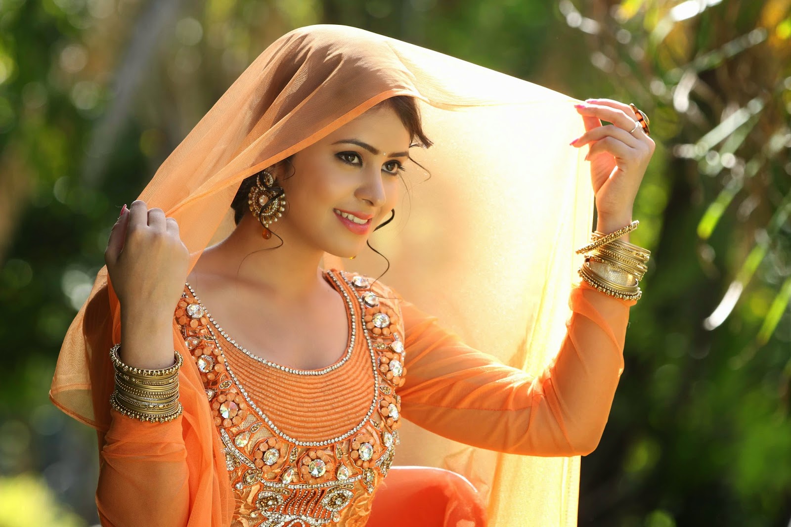 Shobhita Rana hot in saree
