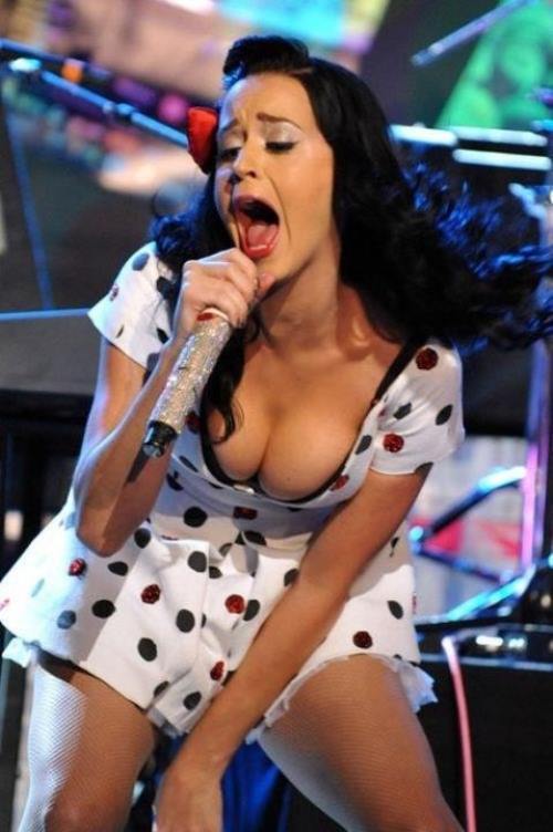 katy-perry-cleavage images