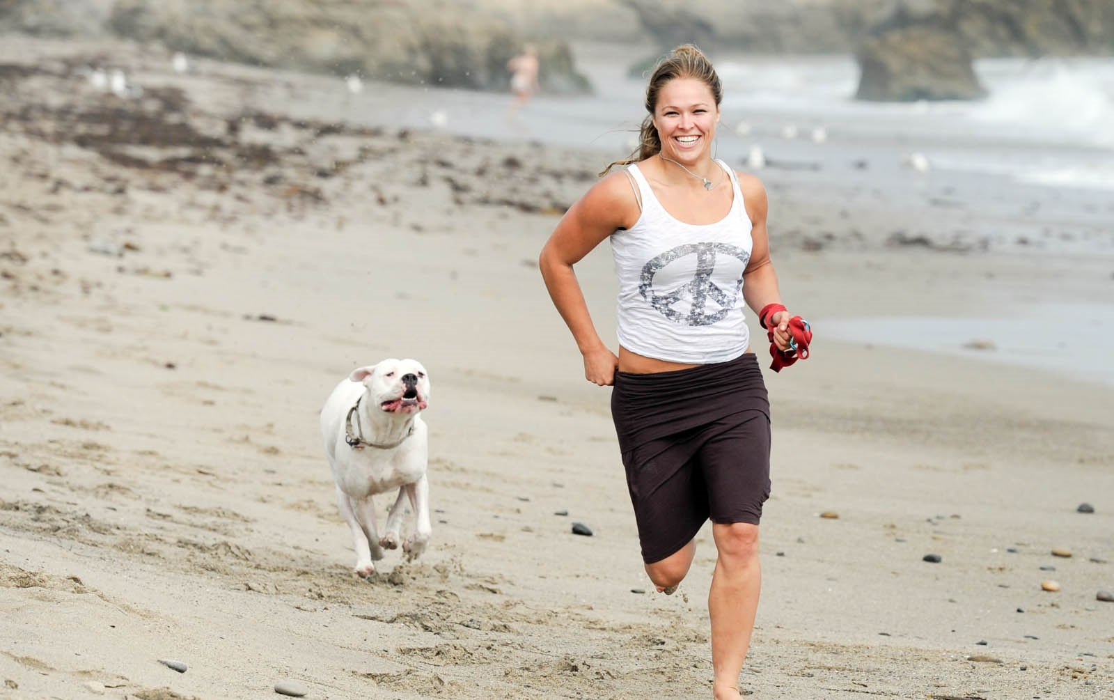 Ronda Rousey and her Dogo Argentino Mochi have some fun at Leo Carrillo State Beach in Malibu, CA. (Hans Gutknecht/Staff Photographer)